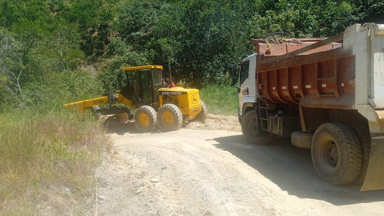 Transporte de maquinaria amarilla